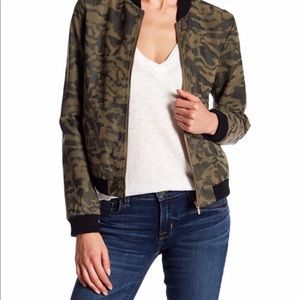 BNCI Women’s Camo Bomber Jacket Size Small